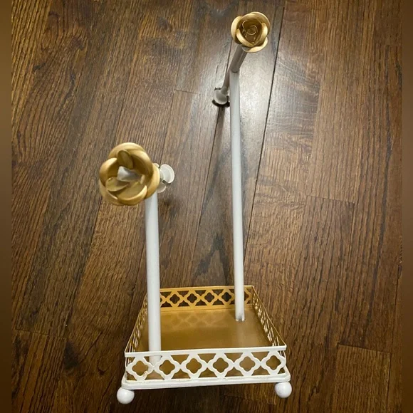 Silver Jewelry Stand with Yellow Base - Picture 4 of 11